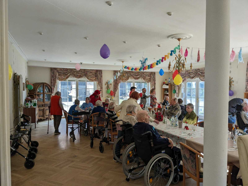 Seniorenschloesschen-Rhinufer wir feiern Fasching